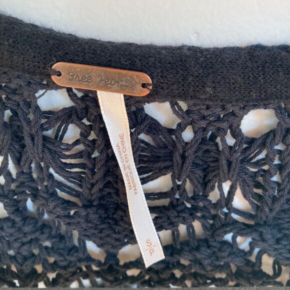Free People Jilly Crop Crochet Cardigan in black size  S /P - Picture 5 of 8